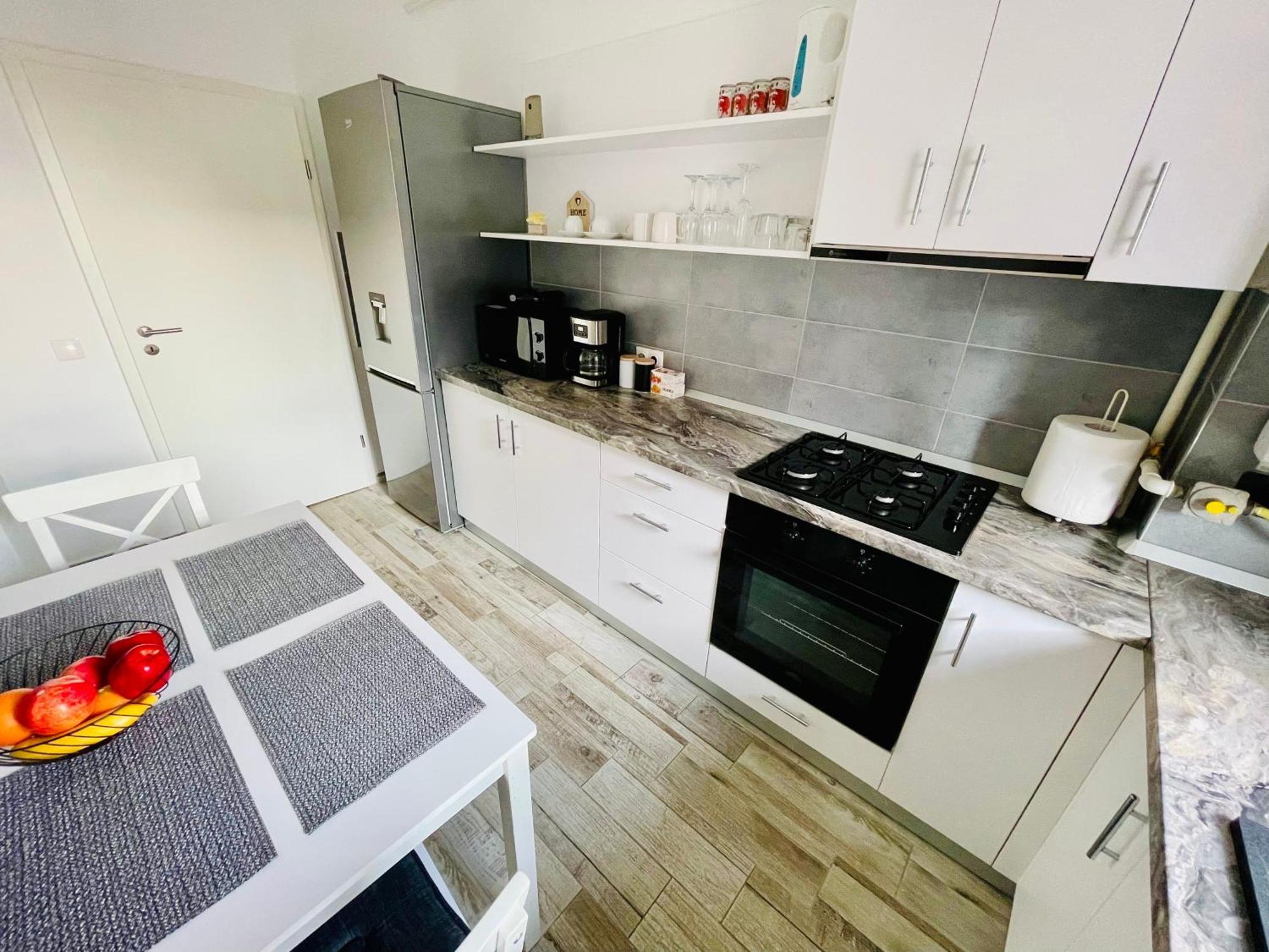 Appartamento Montsee Braşov Esterno foto